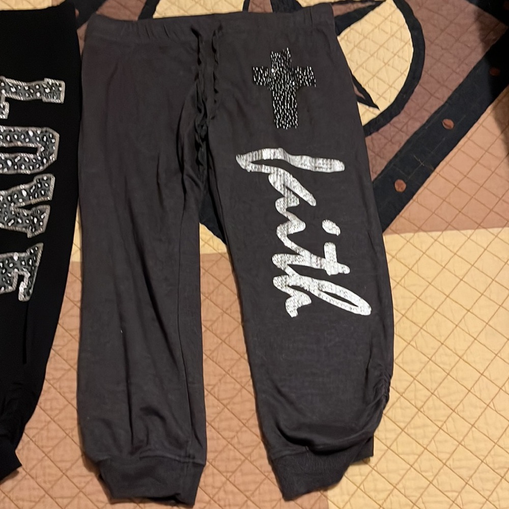 2 pair Capris lounge pants - Picture 2 of 10